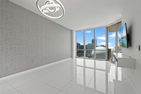 Condominio en venta en Miami, Florida, 1 dormitorio, 108.97 m2 № 2033257 - foto 9