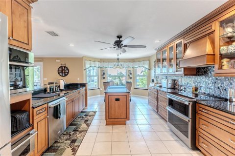 House in Hernando Beach, Florida 3 bedrooms, 187.94 sq.m. № 1687420 - photo 18
