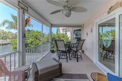 House in Hernando Beach, Florida 3 bedrooms, 187.94 sq.m. № 1687420 - photo 10