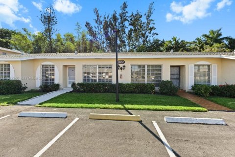 Villa ou maison à vendre à Delray Beach, Floride: 2 chambres, 91.88 m2 № 1976448 - photo 2