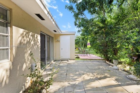 Villa ou maison à vendre à Delray Beach, Floride: 2 chambres, 91.88 m2 № 1976448 - photo 10