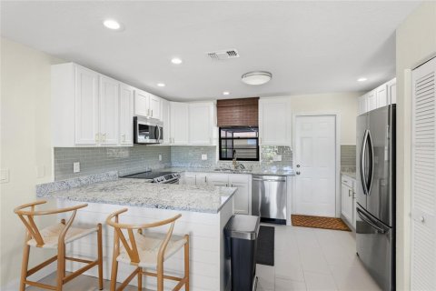House in Bradenton, Florida 3 bedrooms, 183.3 sq.m. № 2231073 - photo 10