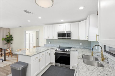 House in Bradenton, Florida 3 bedrooms, 183.3 sq.m. № 2231073 - photo 8