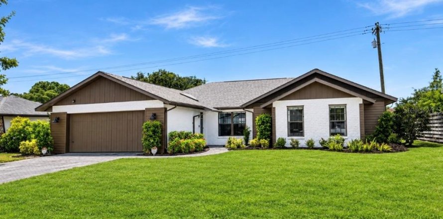 House in Bradenton, Florida 3 bedrooms, 183.3 sq.m. № 2231073
