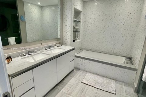 Copropriété à louer à Sunny Isles Beach, Floride: 2 chambres, 158.31 m2 № 2091294 - photo 7