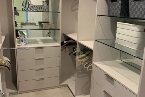Copropriété à louer à Sunny Isles Beach, Floride: 2 chambres, 158.31 m2 № 2091294 - photo 10