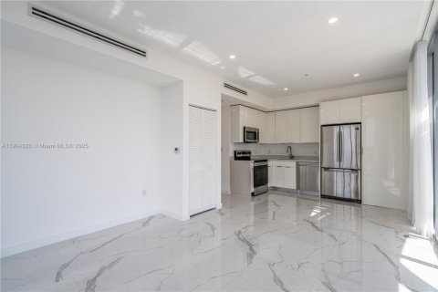 Снять в аренду квартиру в Майами-Бич, Флорида 1 спальня, 57.32м2, № 1954896 - фото 6