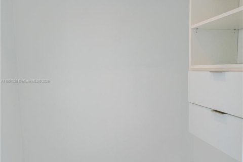 Снять в аренду квартиру в Майами-Бич, Флорида 1 спальня, 57.32м2, № 1954896 - фото 13