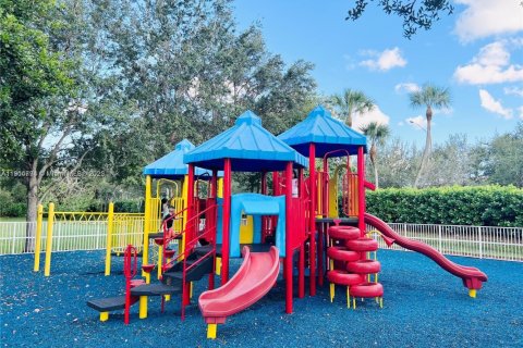 House in Miramar, Florida 3 bedrooms, 142.6 sq.m. № 1970506 - photo 30