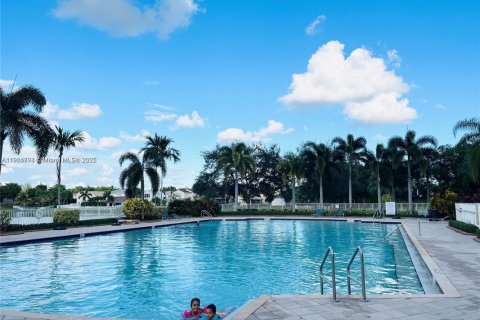 House in Miramar, Florida 3 bedrooms, 142.6 sq.m. № 1970506 - photo 28