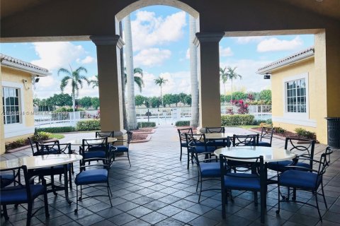 House in Miramar, Florida 3 bedrooms, 142.6 sq.m. № 1970506 - photo 25