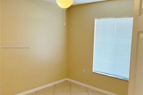 House in Miramar, Florida 3 bedrooms, 142.6 sq.m. № 1970506 - photo 13