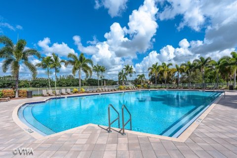 House in Miramar, Florida 3 bedrooms, 142.6 sq.m. № 1970506 - photo 29