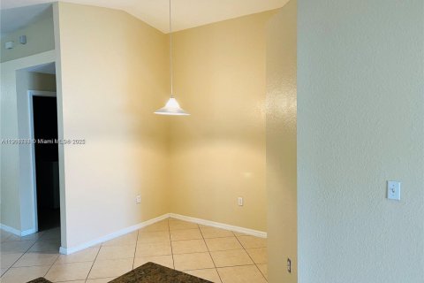 House in Miramar, Florida 3 bedrooms, 142.6 sq.m. № 1970506 - photo 10