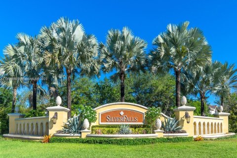 House in Miramar, Florida 3 bedrooms, 142.6 sq.m. № 1970506 - photo 1