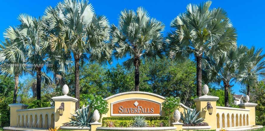 House in Miramar, Florida 3 bedrooms, 142.6 sq.m. № 1970506