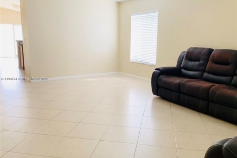 House in Miramar, Florida 3 bedrooms, 142.6 sq.m. № 1970506 - photo 4