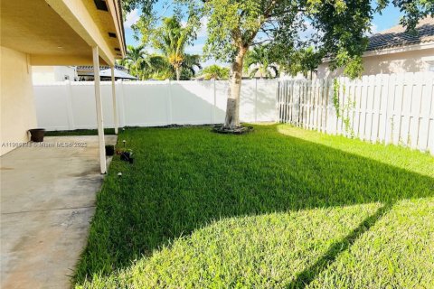 House in Miramar, Florida 3 bedrooms, 142.6 sq.m. № 1970506 - photo 21