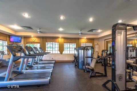 House in Miramar, Florida 3 bedrooms, 142.6 sq.m. № 1970506 - photo 22