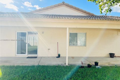 House in Miramar, Florida 3 bedrooms, 142.6 sq.m. № 1970506 - photo 20