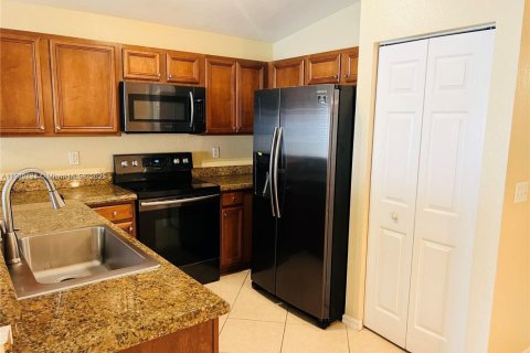 House in Miramar, Florida 3 bedrooms, 142.6 sq.m. № 1970506 - photo 6