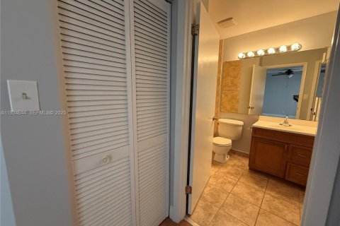 Condominio en alquiler en Coral Springs, Florida, 1 dormitorio, 75.81 m2 № 1993005 - foto 14
