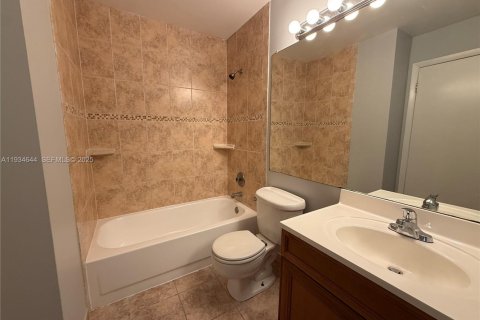 Condominio en alquiler en Coral Springs, Florida, 1 dormitorio, 75.81 m2 № 1993005 - foto 13