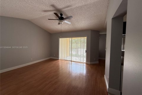 Condominio en alquiler en Coral Springs, Florida, 1 dormitorio, 75.81 m2 № 1993005 - foto 8