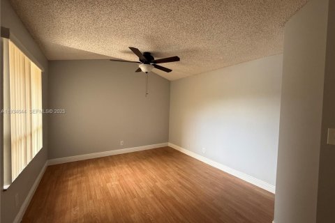 Condominio en alquiler en Coral Springs, Florida, 1 dormitorio, 75.81 m2 № 1993005 - foto 9