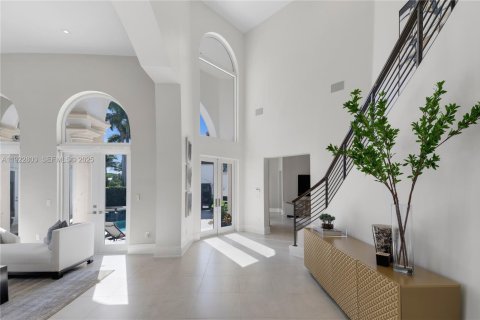 Casa en venta en Coral Gables, Florida, 5 dormitorios, 564.01 m2 № 1982864 - foto 17