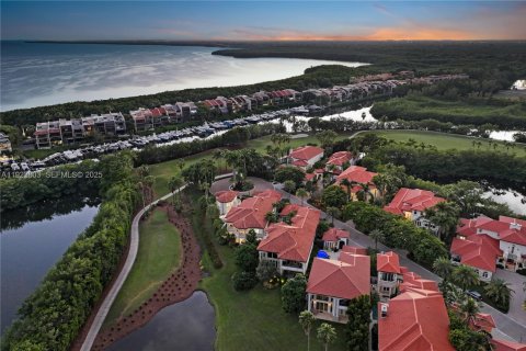 Casa en venta en Coral Gables, Florida, 5 dormitorios, 564.01 m2 № 1982864 - foto 4