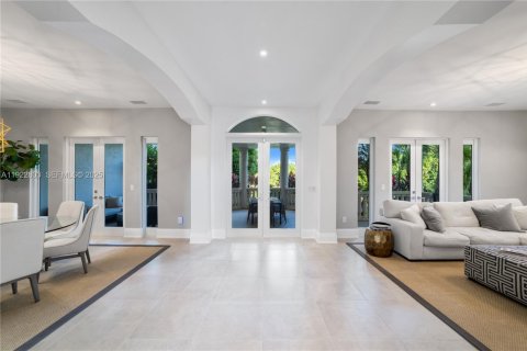 Casa en venta en Coral Gables, Florida, 5 dormitorios, 564.01 m2 № 1982864 - foto 23