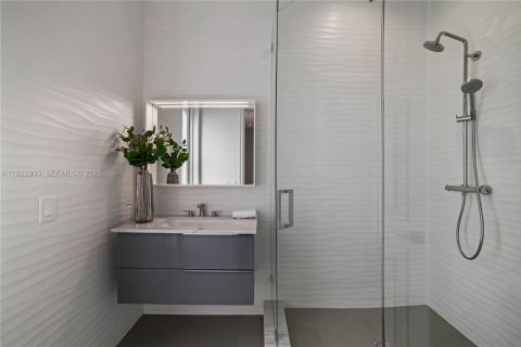 Casa en venta en Coral Gables, Florida, 5 dormitorios, 564.01 m2 № 1982864 - foto 27