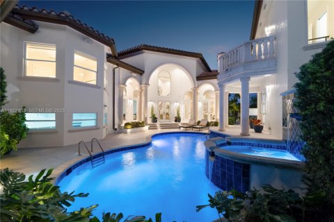 Casa en venta en Coral Gables, Florida, 5 dormitorios, 564.01 m2 № 1982864 - foto 2