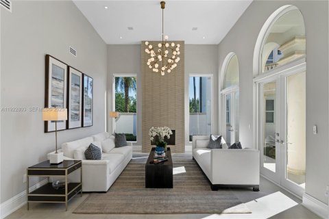 Casa en venta en Coral Gables, Florida, 5 dormitorios, 564.01 m2 № 1982864 - foto 18
