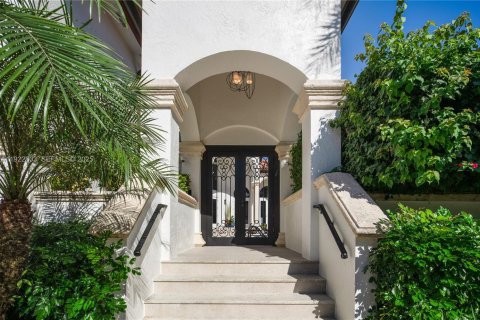 Casa en venta en Coral Gables, Florida, 5 dormitorios, 564.01 m2 № 1982864 - foto 14