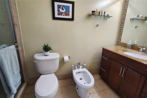 House in North Miami, Florida 4 bedrooms, 183.39 sq.m. № 1954471 - photo 20