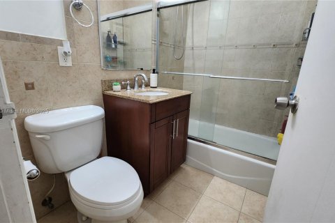 House in North Miami, Florida 4 bedrooms, 183.39 sq.m. № 1954471 - photo 26