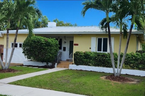 House in North Miami, Florida 4 bedrooms, 183.39 sq.m. № 1954471 - photo 1