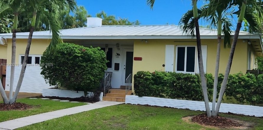House in North Miami, Florida 4 bedrooms, 183.39 sq.m. № 1954471