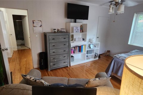 House in North Miami, Florida 4 bedrooms, 183.39 sq.m. № 1954471 - photo 23