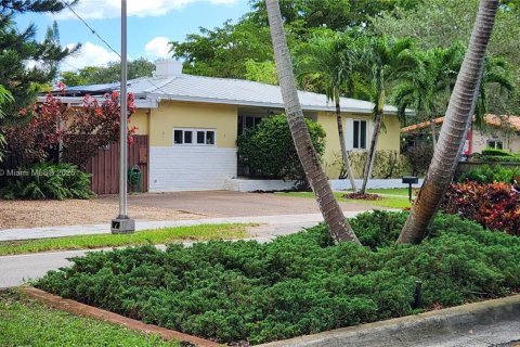 House in North Miami, Florida 4 bedrooms, 183.39 sq.m. № 1954471 - photo 3