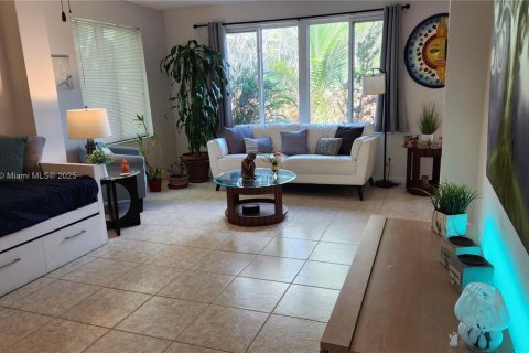 House in North Miami, Florida 4 bedrooms, 183.39 sq.m. № 1954471 - photo 14