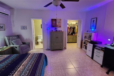 House in North Miami, Florida 4 bedrooms, 183.39 sq.m. № 1954471 - photo 19