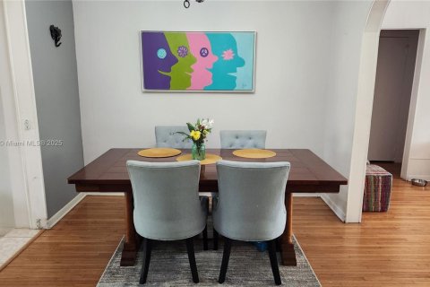 House in North Miami, Florida 4 bedrooms, 183.39 sq.m. № 1954471 - photo 10