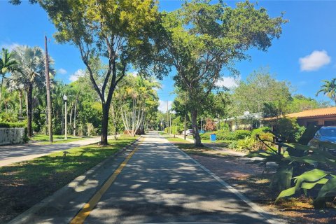 House in North Miami, Florida 4 bedrooms, 183.39 sq.m. № 1954471 - photo 5