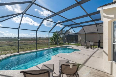 House in Davenport, Florida 4 bedrooms, 219.99 sq.m. № 1914754 - photo 9