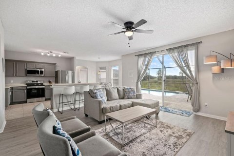 House in Davenport, Florida 4 bedrooms, 219.99 sq.m. № 1914754 - photo 10