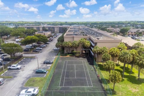 Condo in Hialeah, Florida, 3 bedrooms  № 1785709 - photo 26