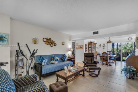 Condo in Hialeah, Florida, 3 bedrooms  № 1785709 - photo 3